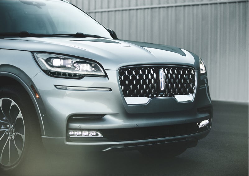 The available adaptive pixel LED headlamps of the 2023 Lincoln Aviator® SUV activated | Bill Knight Lincoln in Tulsa OK
