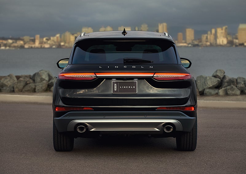The rear lighting of the 2023 Lincoln Corsair® SUV spans the entire width of the vehicle. | Bill Knight Lincoln in Tulsa OK