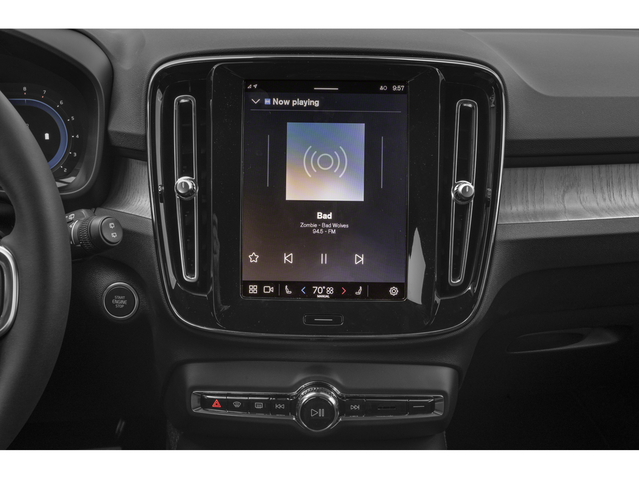 2023 Volvo XC40 Plus photo 2