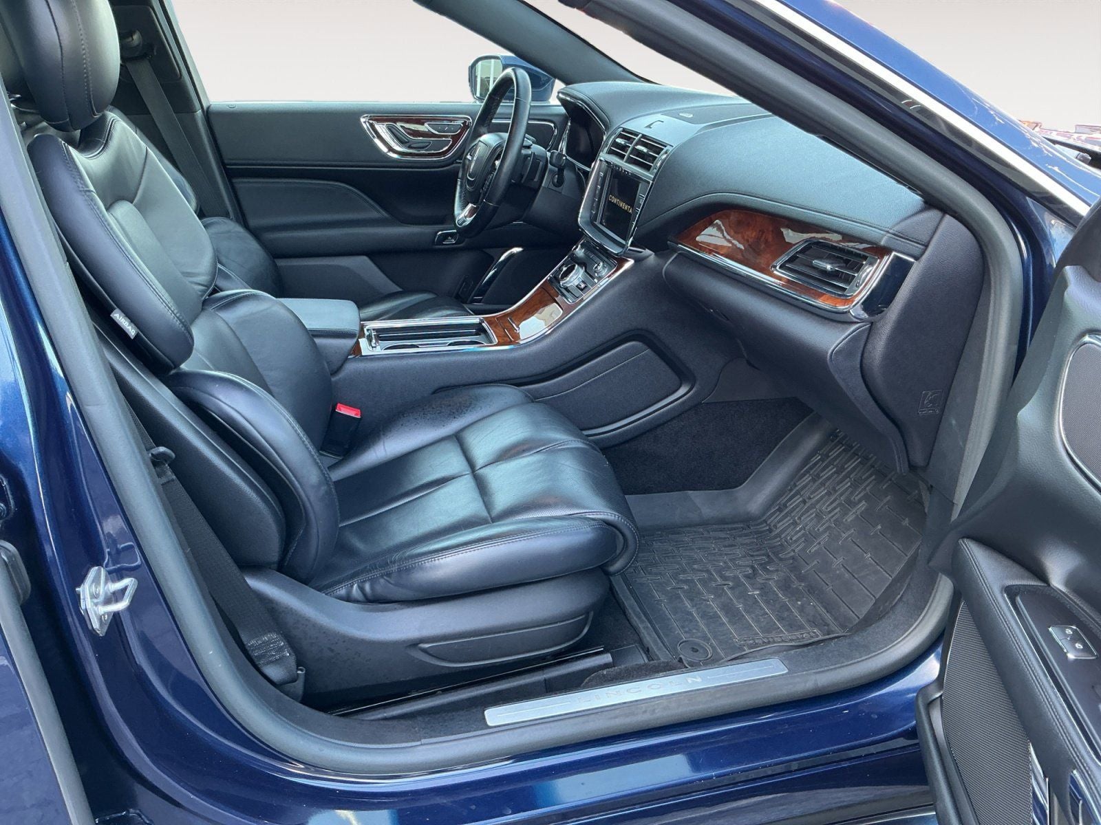 2017 Lincoln Continental Select