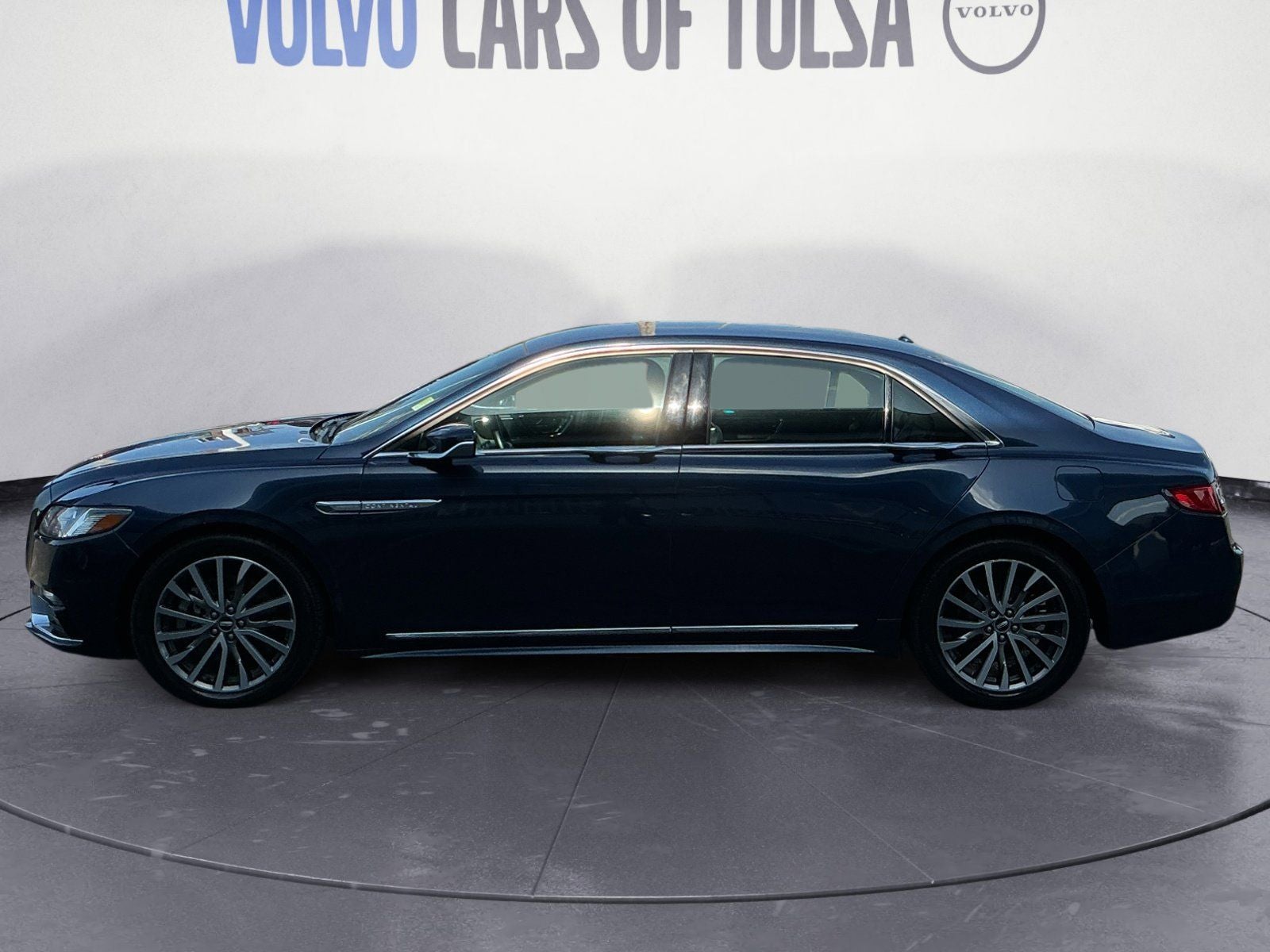 2017 Lincoln Continental Select