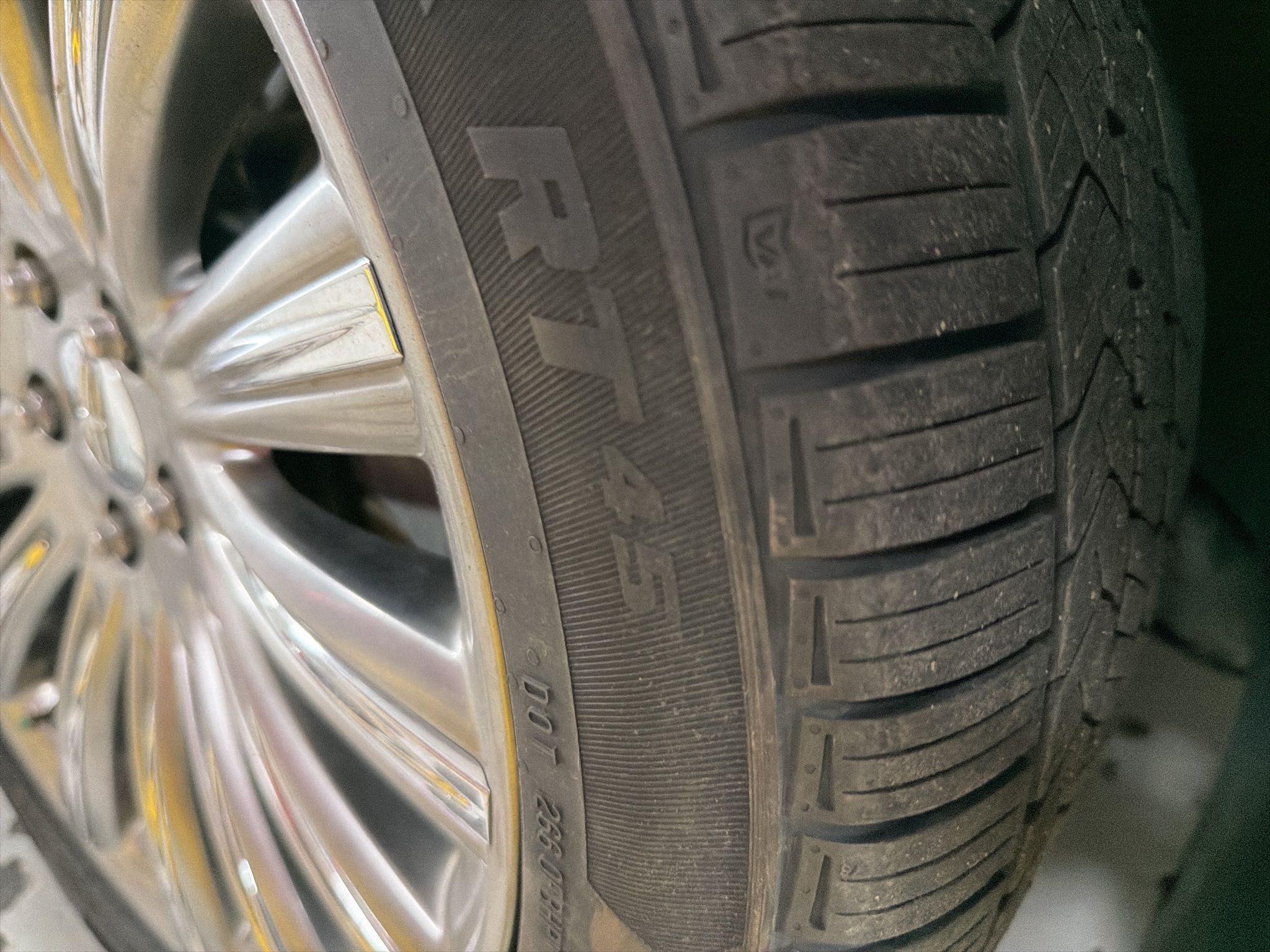 2013 Lincoln MKS Base