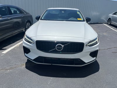 2024 Volvo S60 Recharge Plug-In Hybrid T8 Core Dark Theme