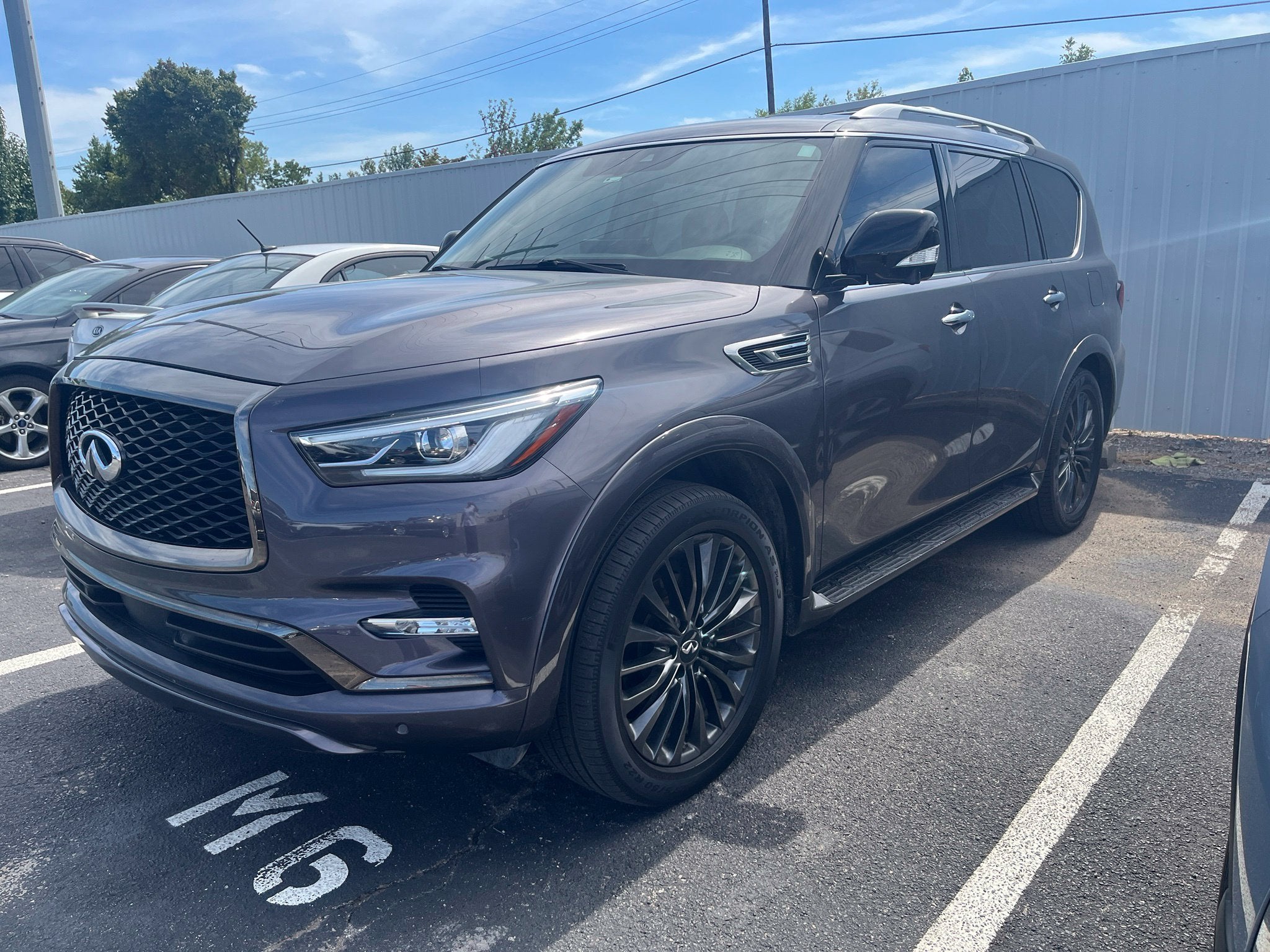 2022 INFINITI QX80 LUXE