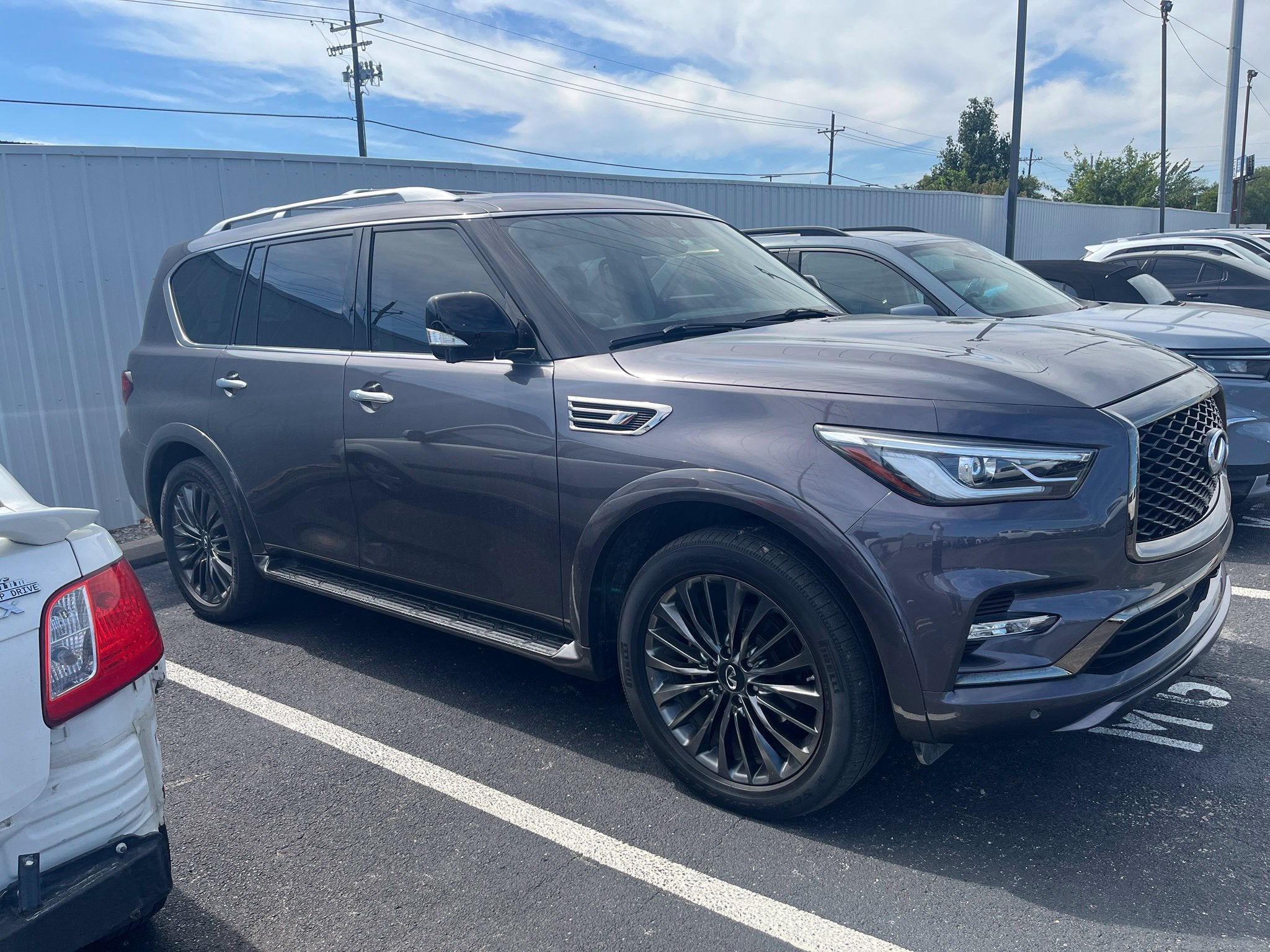 2022 INFINITI QX80 LUXE