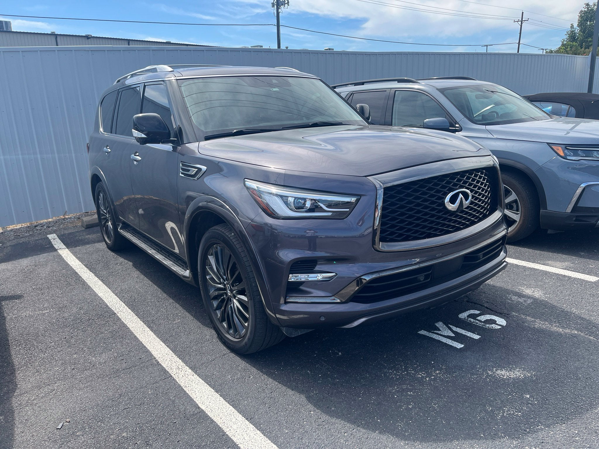 2022 INFINITI QX80 LUXE