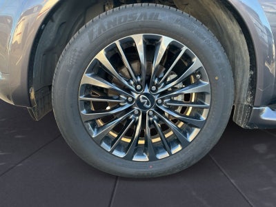 2022 INFINITI QX80 Premium Select