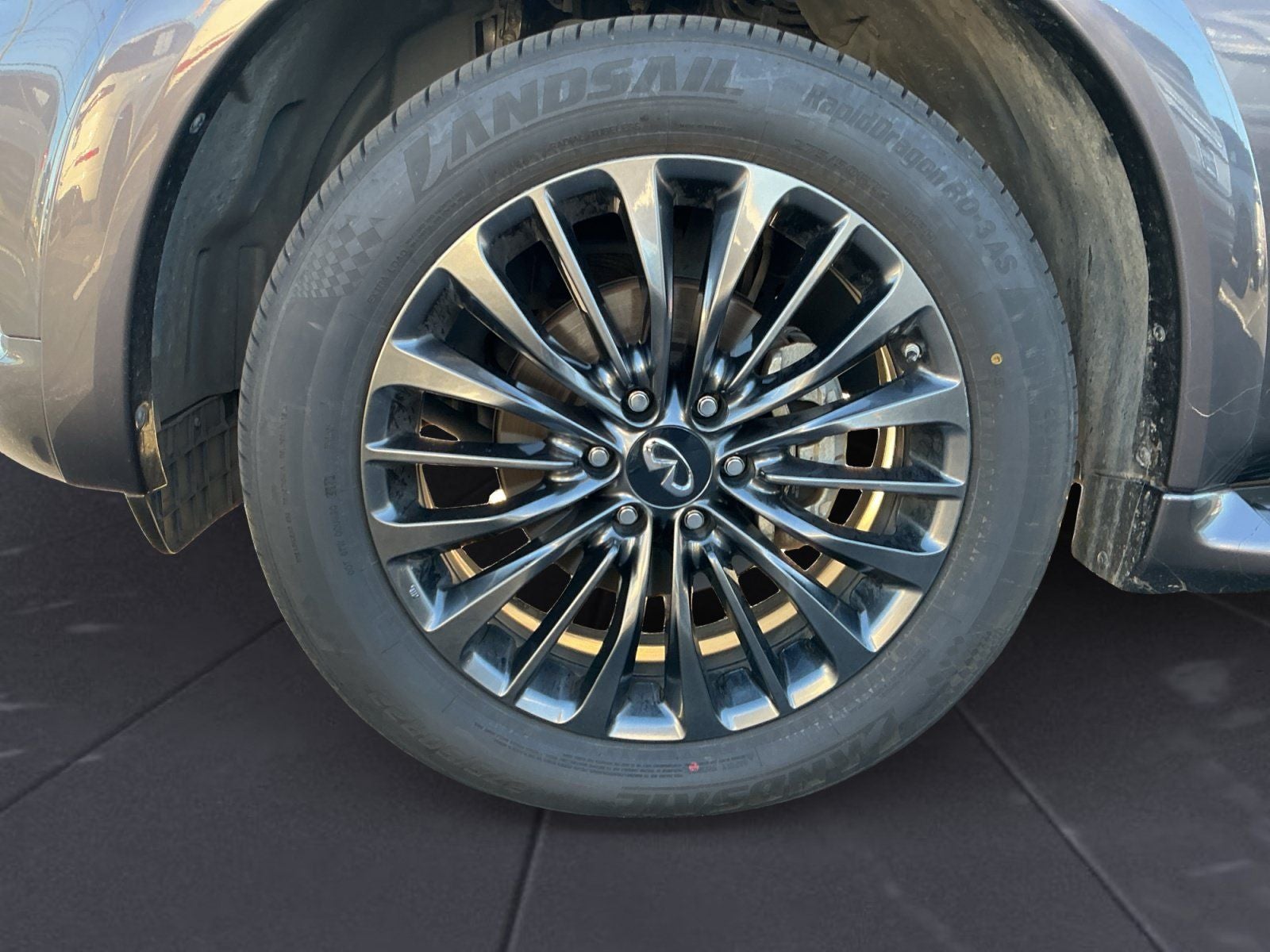2022 INFINITI QX80 Premium Select