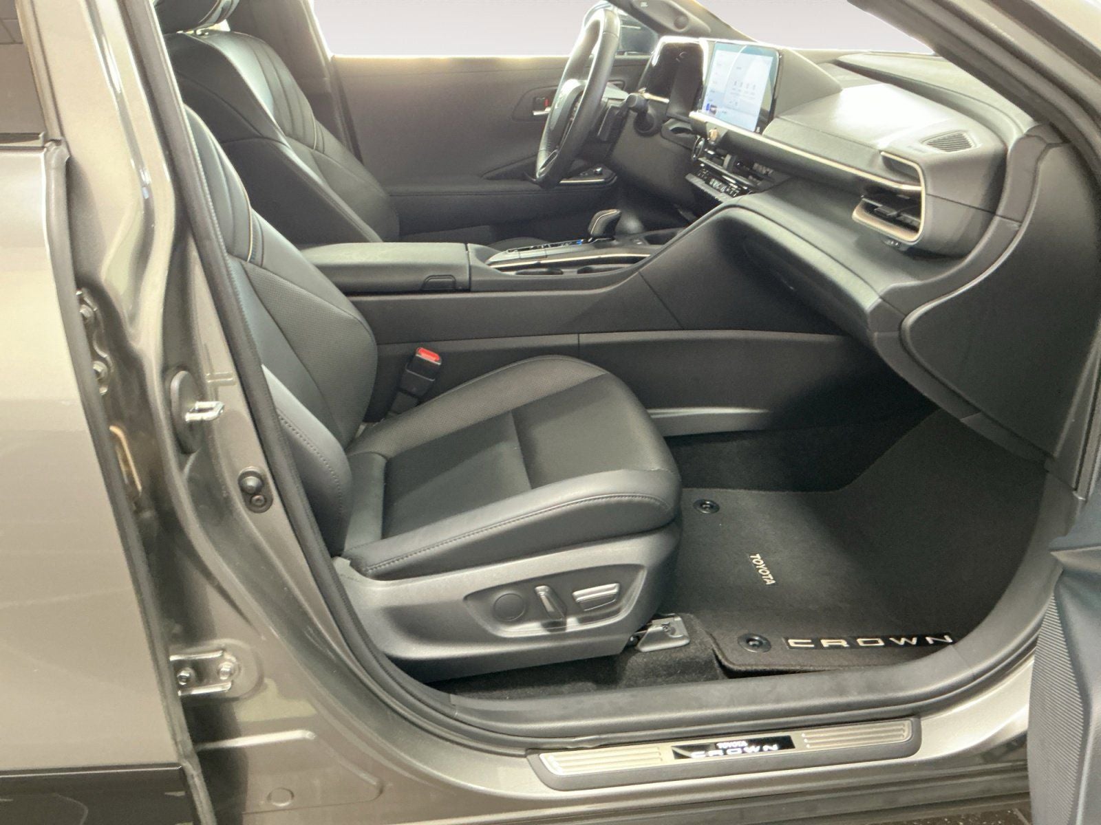 2023 Toyota Crown Platinum