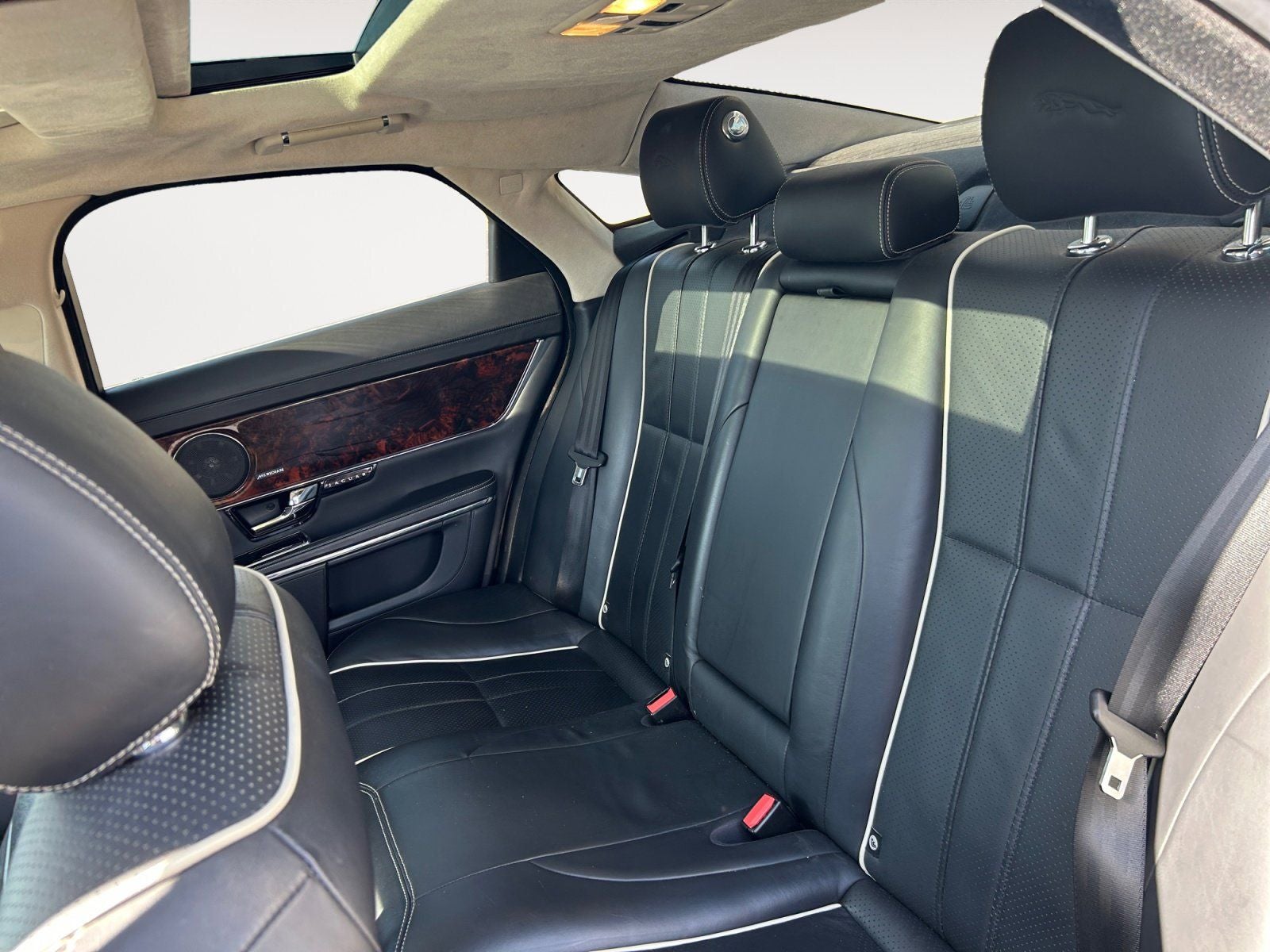 2013 Jaguar XJ Base