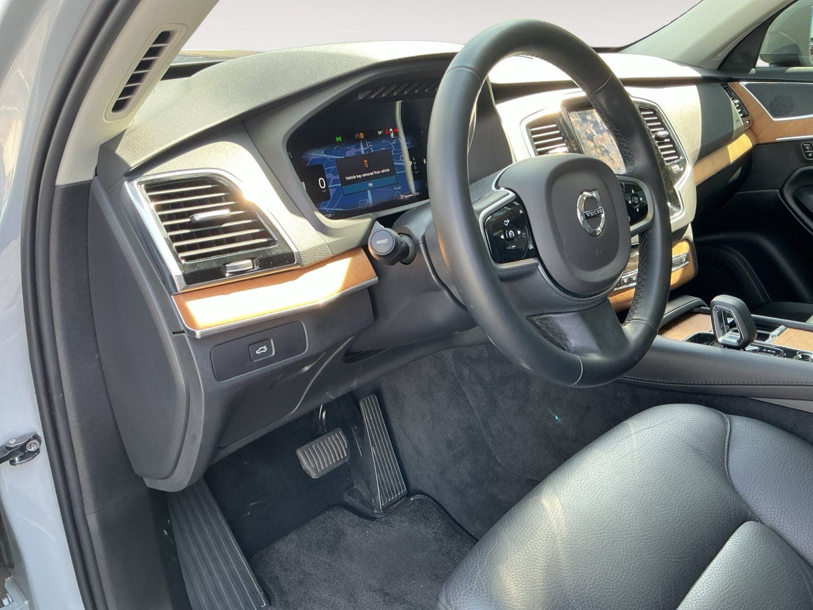 2025 Volvo XC90 B6 Plus 7-Seater