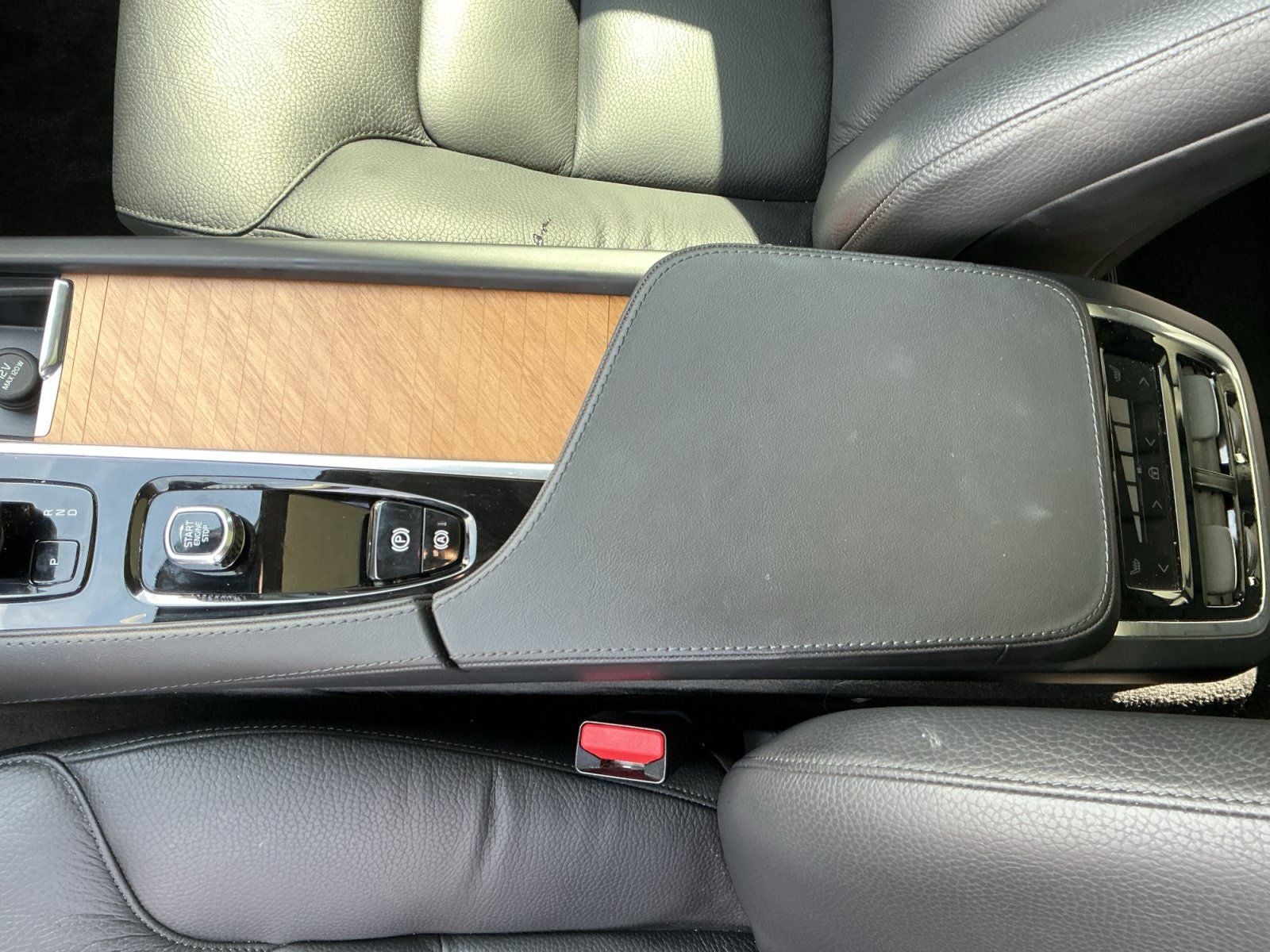 2025 Volvo XC90 B6 Plus 7-Seater