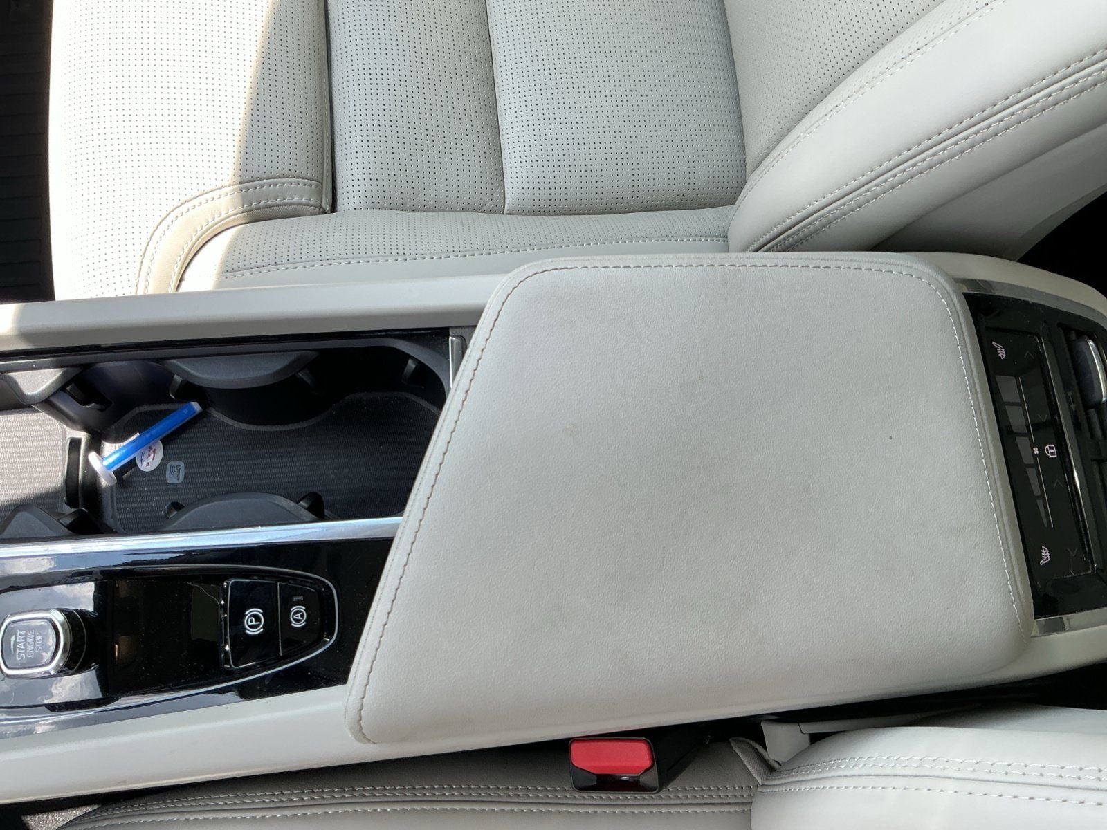 2023 Volvo XC60 B6 Ultimate Bright Theme