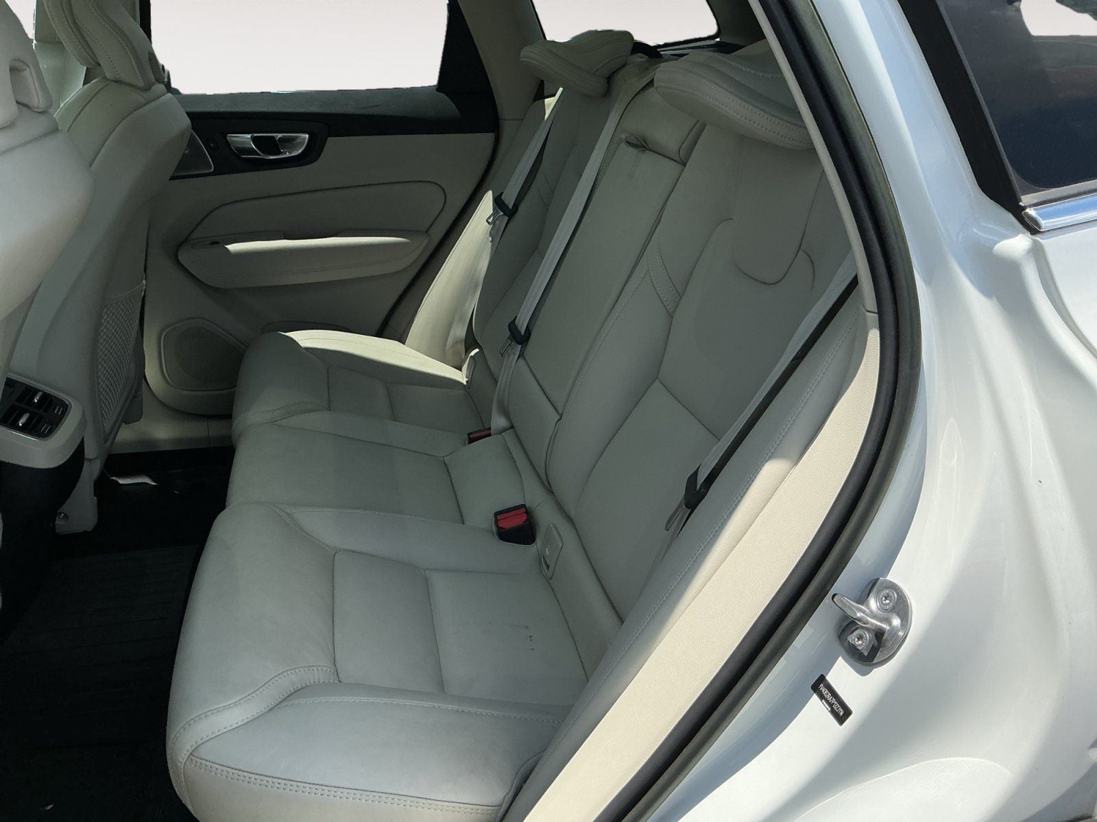 2023 Volvo XC60 B6 Ultimate Bright Theme