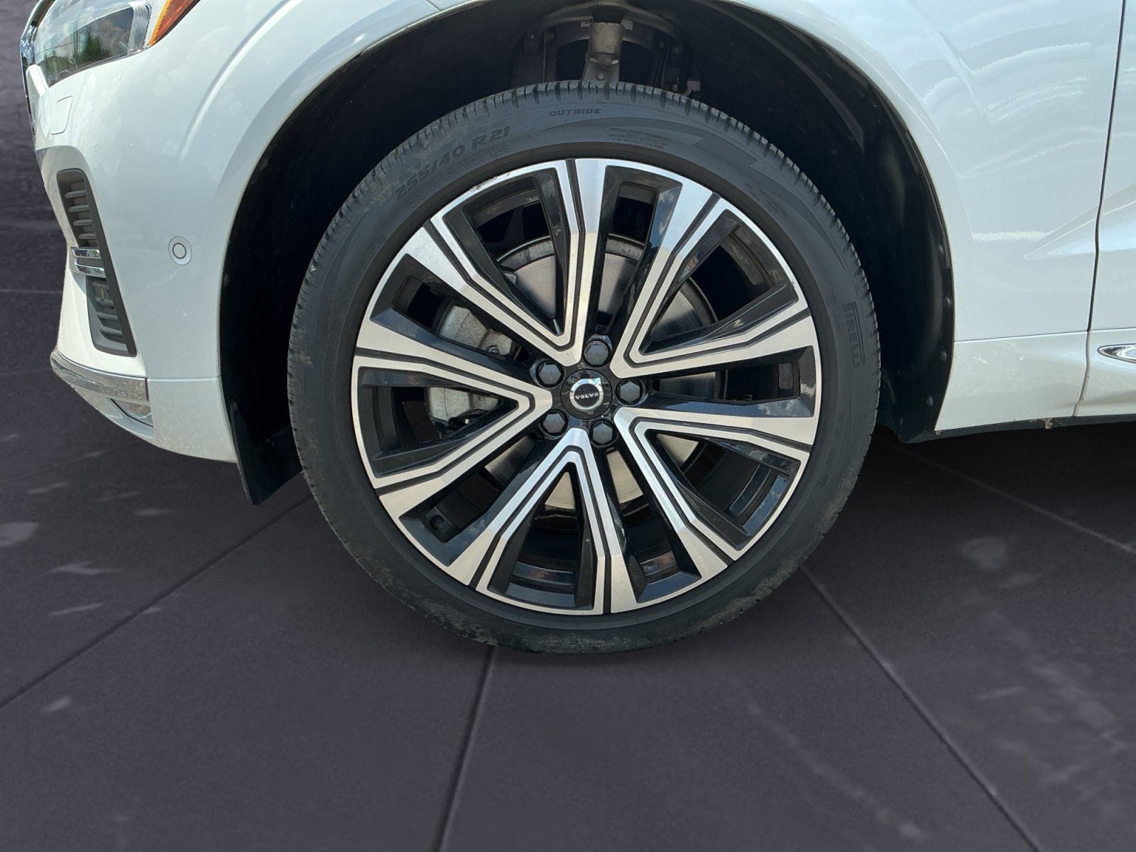 2023 Volvo XC60 B6 Ultimate Bright Theme