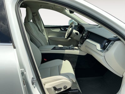 2023 Volvo XC60 B6 Ultimate Bright Theme
