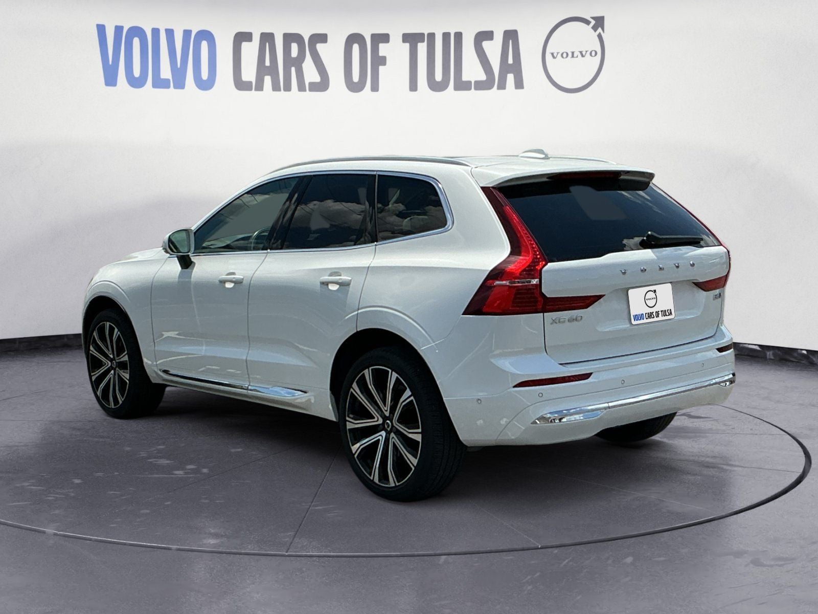 2023 Volvo XC60 B6 Ultimate Bright Theme