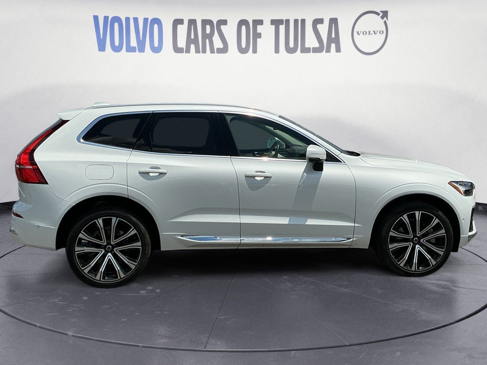 2023 Volvo XC60 B6 Ultimate Bright Theme