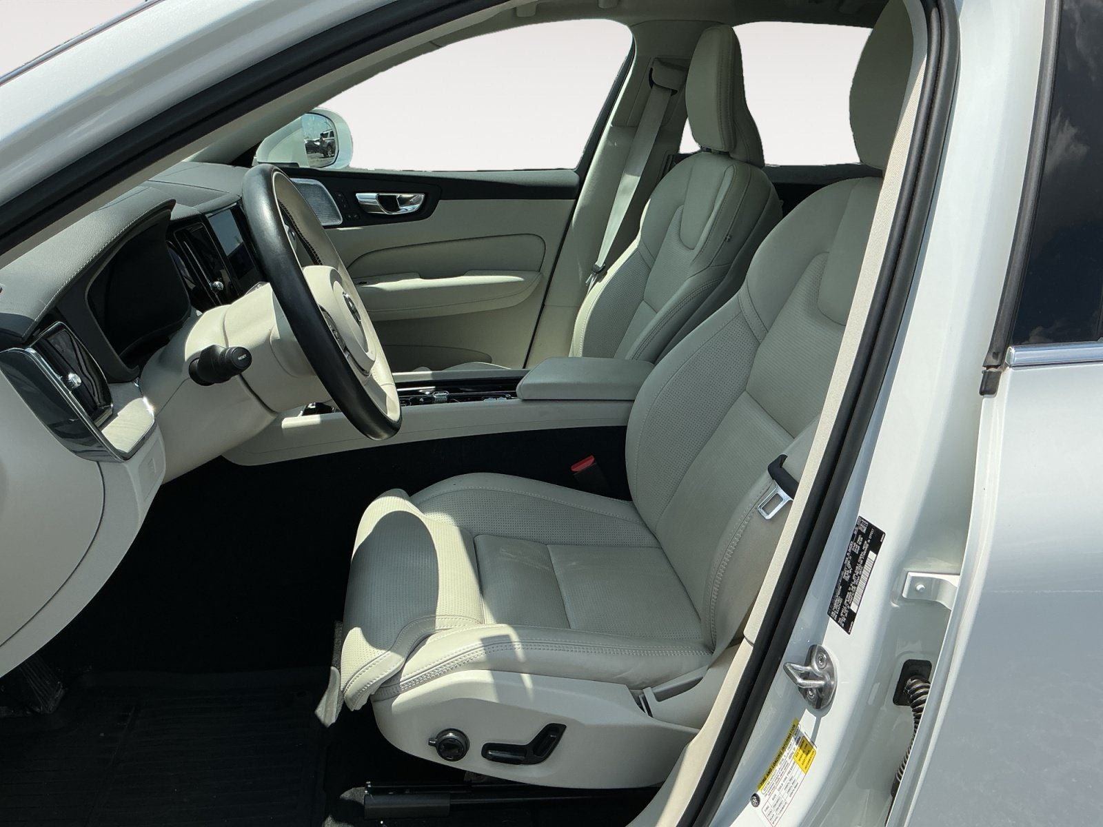 2023 Volvo XC60 B6 Ultimate Bright Theme