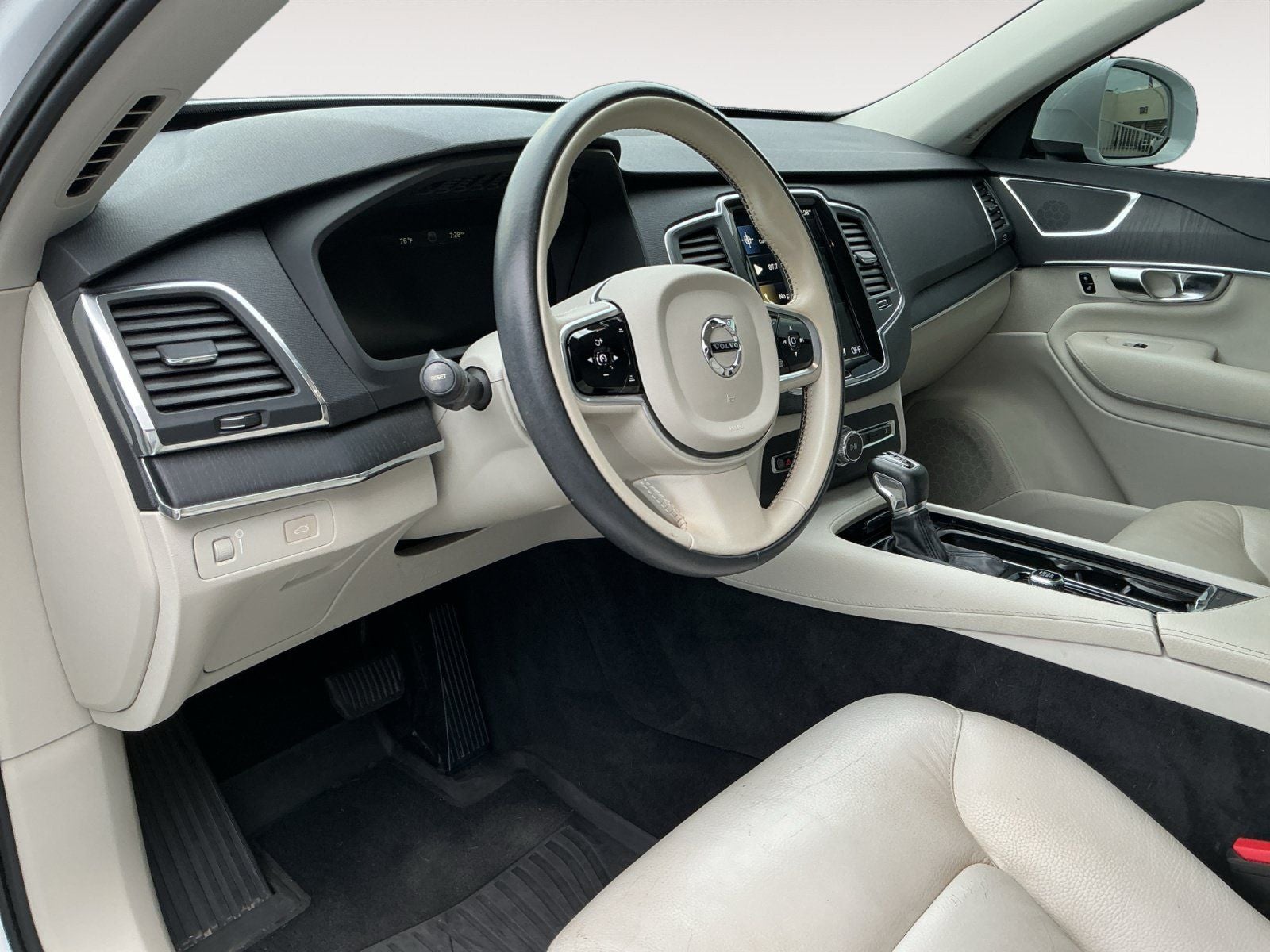 2020 Volvo XC90 T5 Momentum