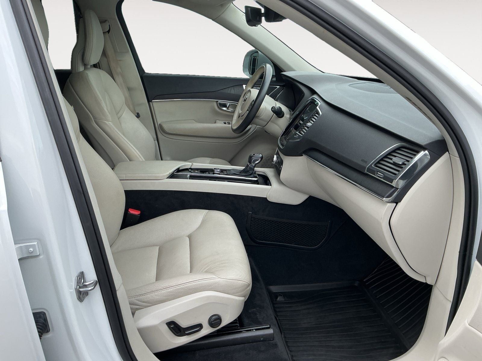 2020 Volvo XC90 T5 Momentum