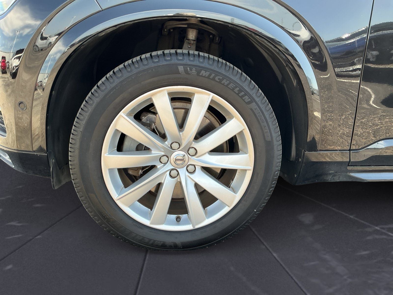 2017 Volvo XC90 T6 Momentum