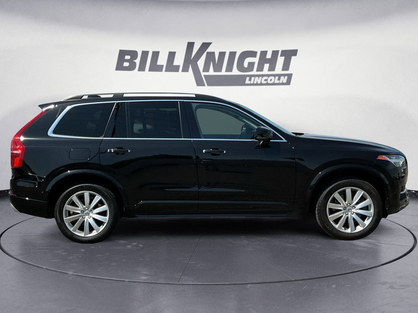 2017 Volvo XC90 T6 Momentum