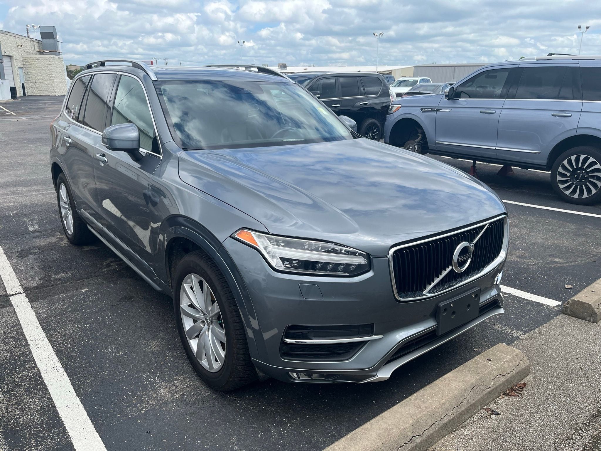 2016 Volvo XC90 T6 Momentum