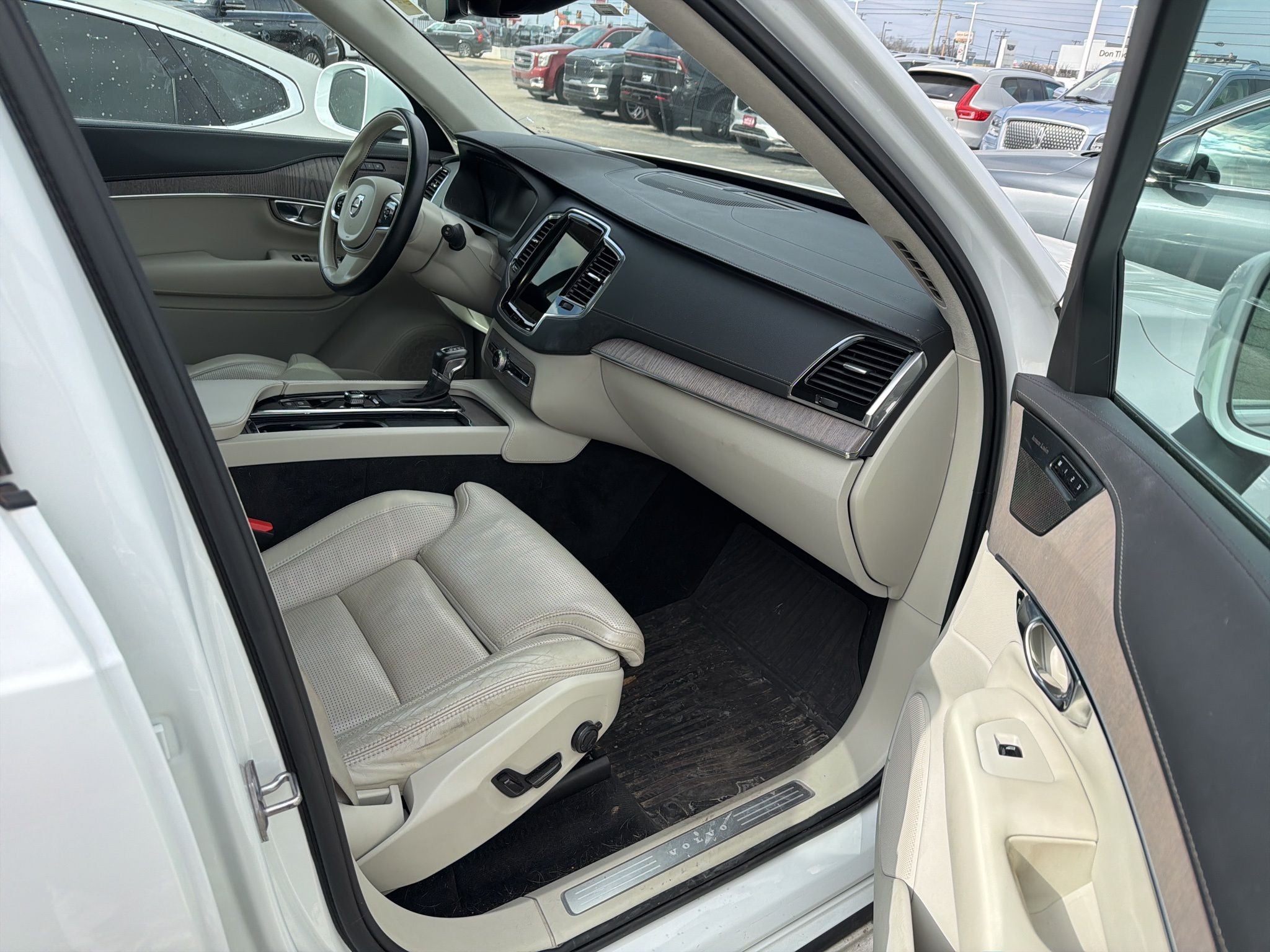 2022 Volvo XC90 T6 Inscription