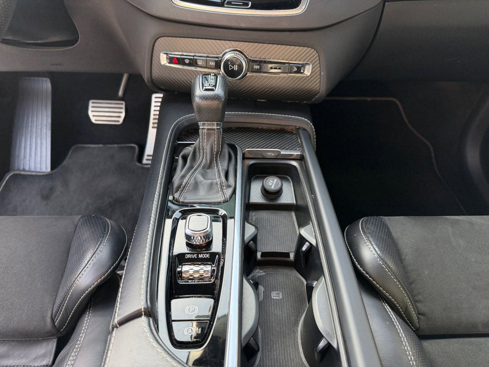 2019 Volvo XC90 T6 R-Design