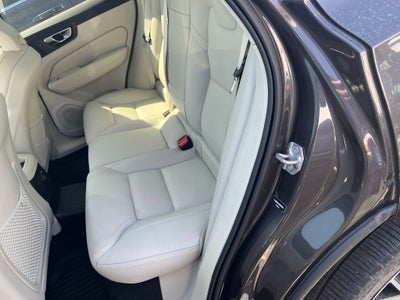 2022 Volvo XC60 Recharge Plug-In Hybrid T8 Inscription