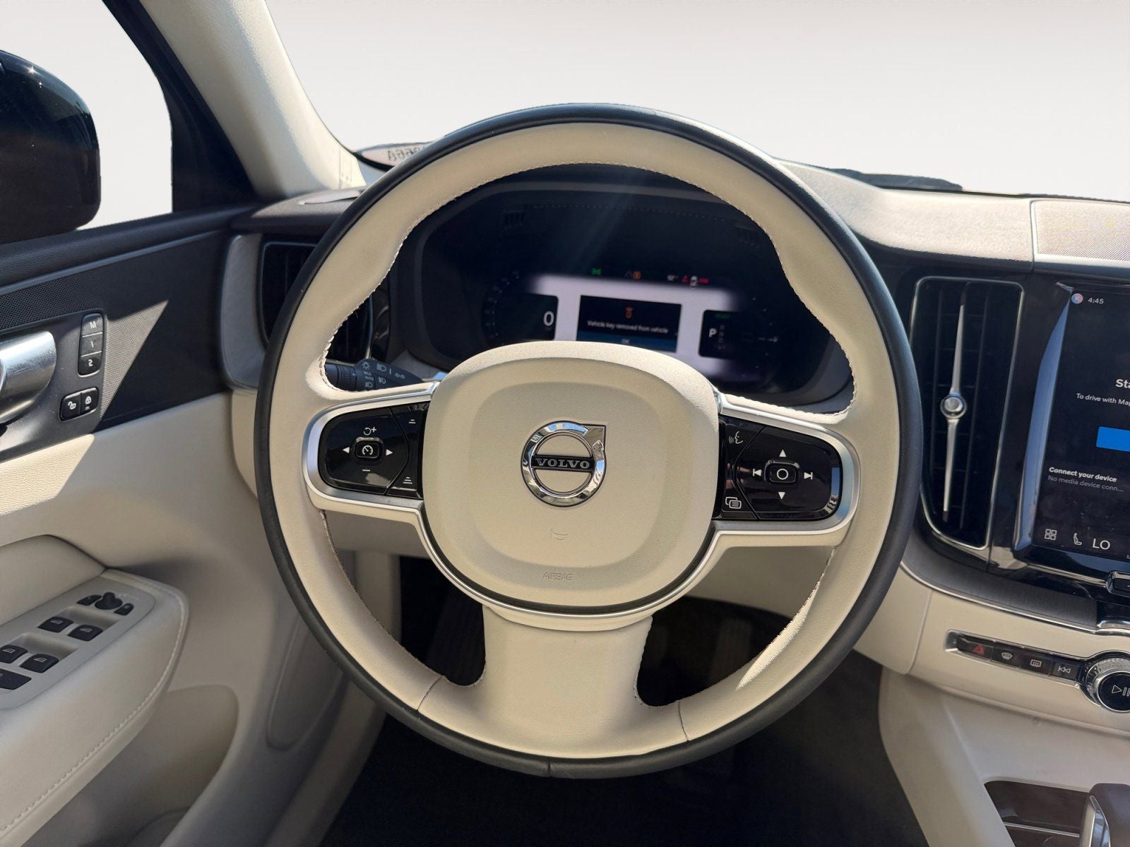 2025 Volvo XC60 Plug-In Hybrid T8 Plus