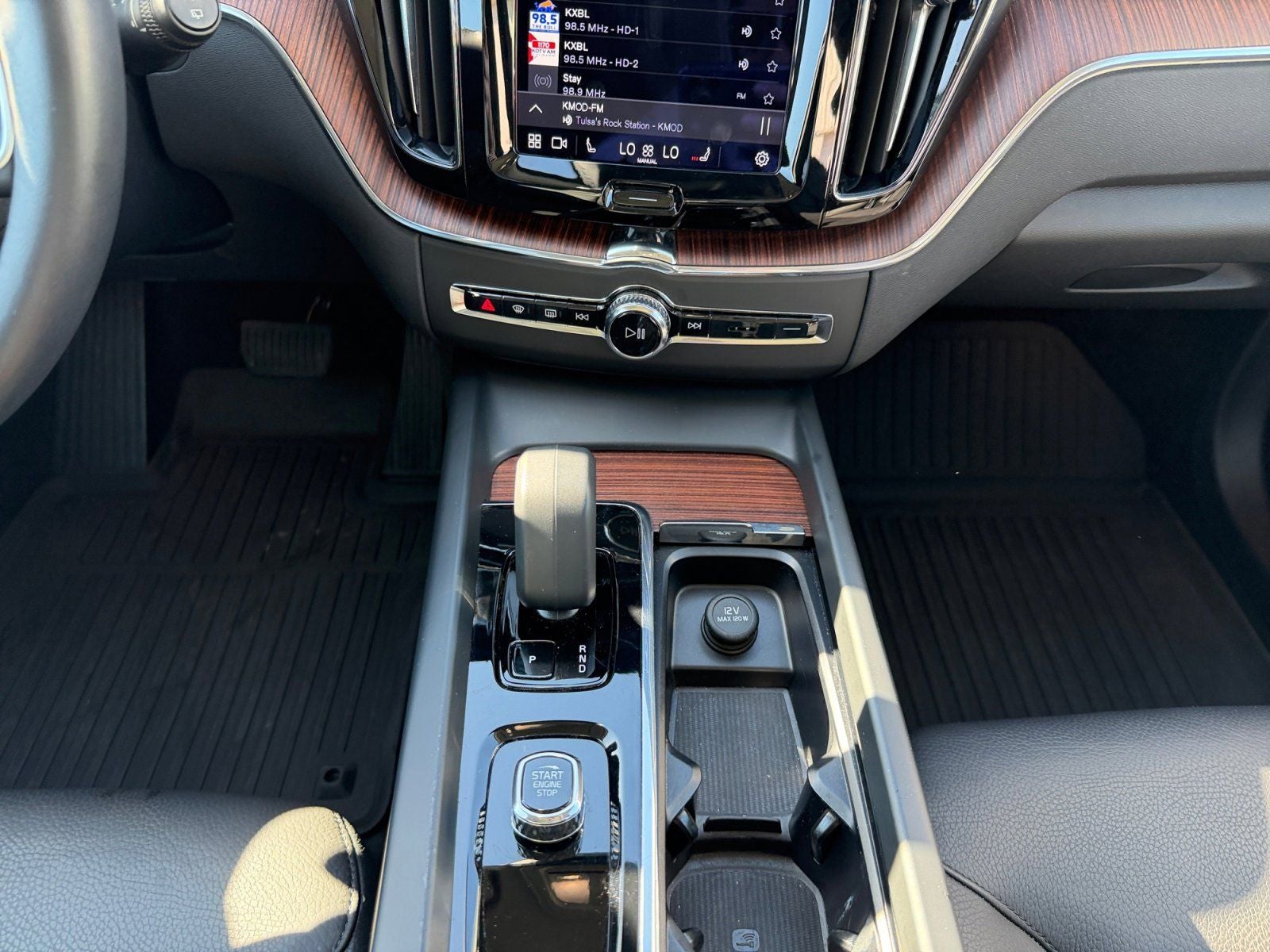 2023 Volvo XC60 B5 Plus Dark Theme