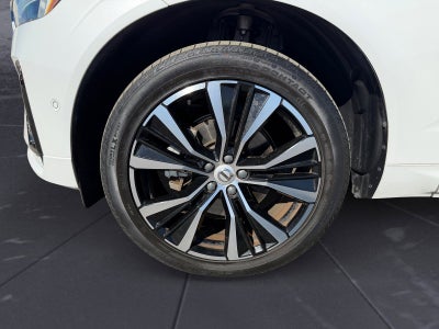 2023 Volvo XC60 B5 Plus Dark Theme