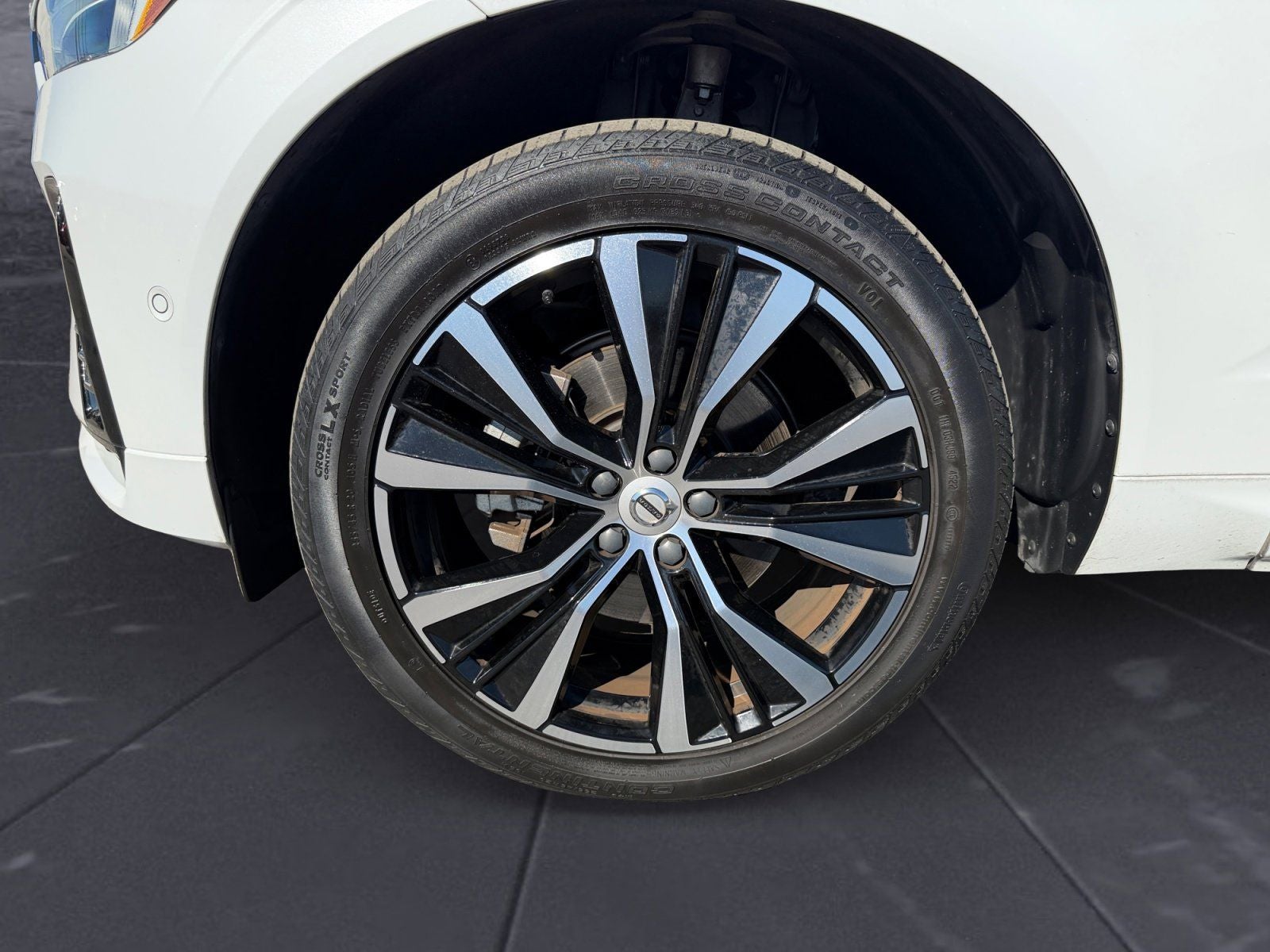 2023 Volvo XC60 B5 Plus Dark Theme