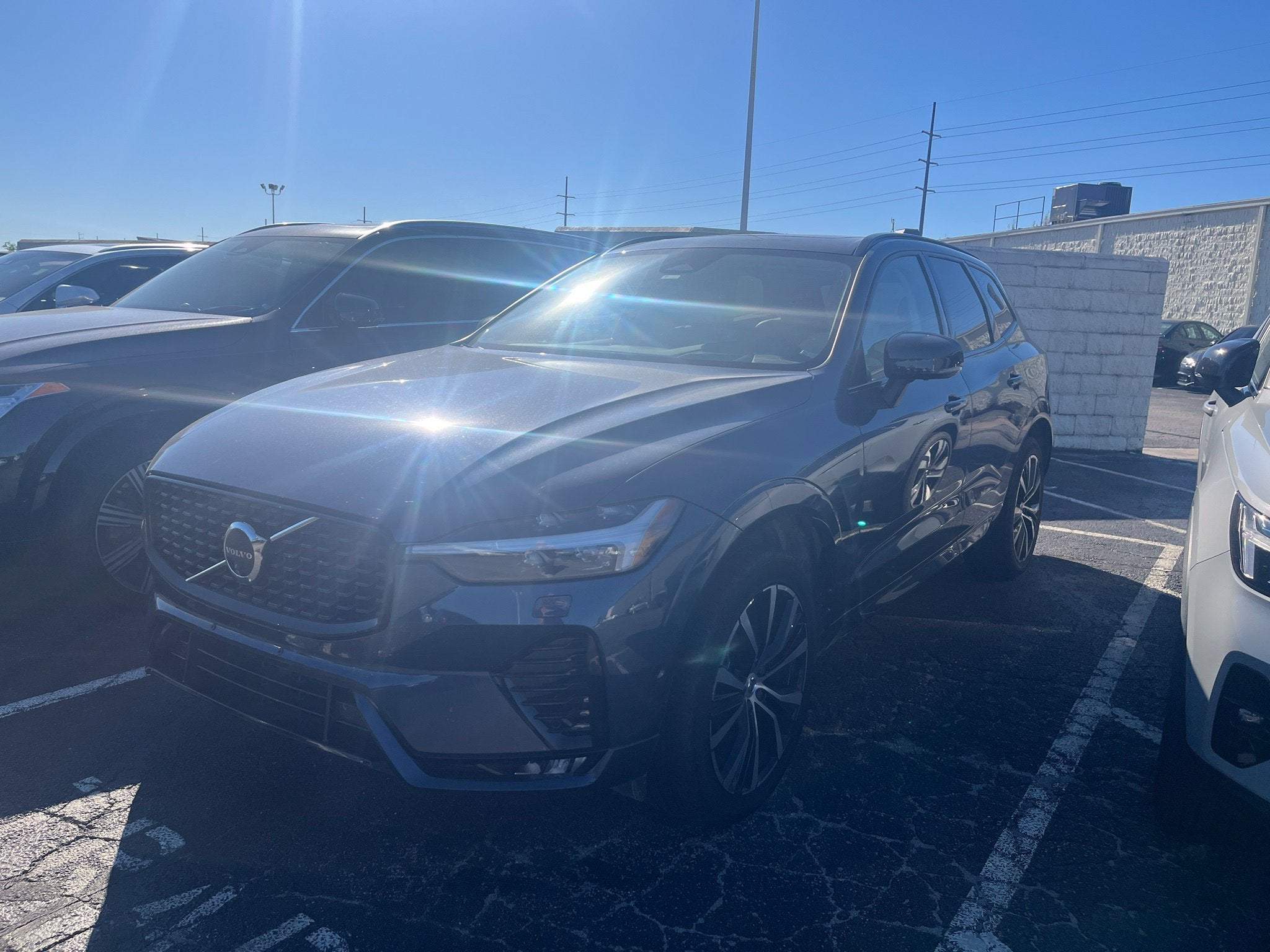 2024 Volvo XC60 B5 Ultimate Dark Theme
