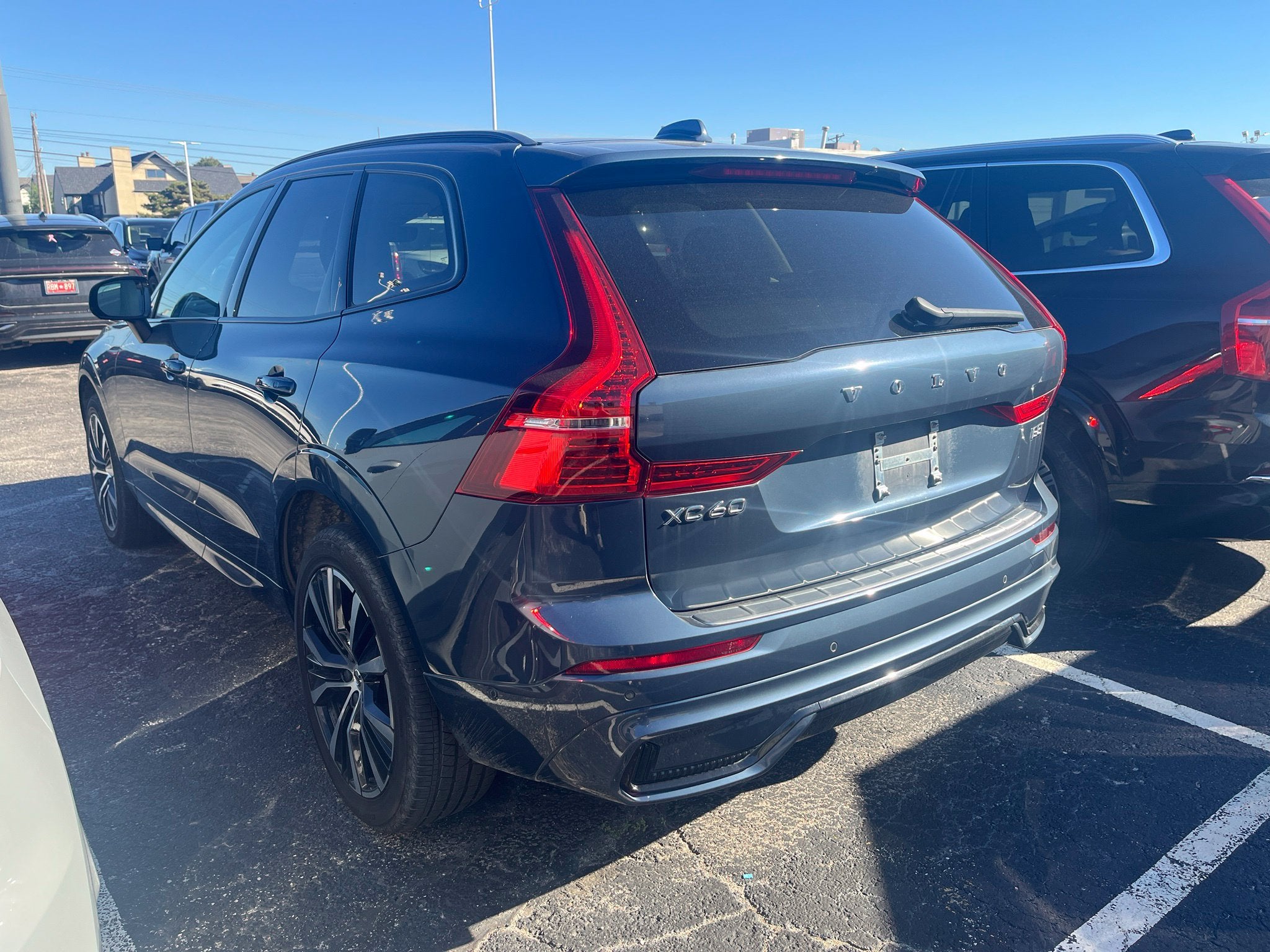 2024 Volvo XC60 B5 Ultimate Dark Theme