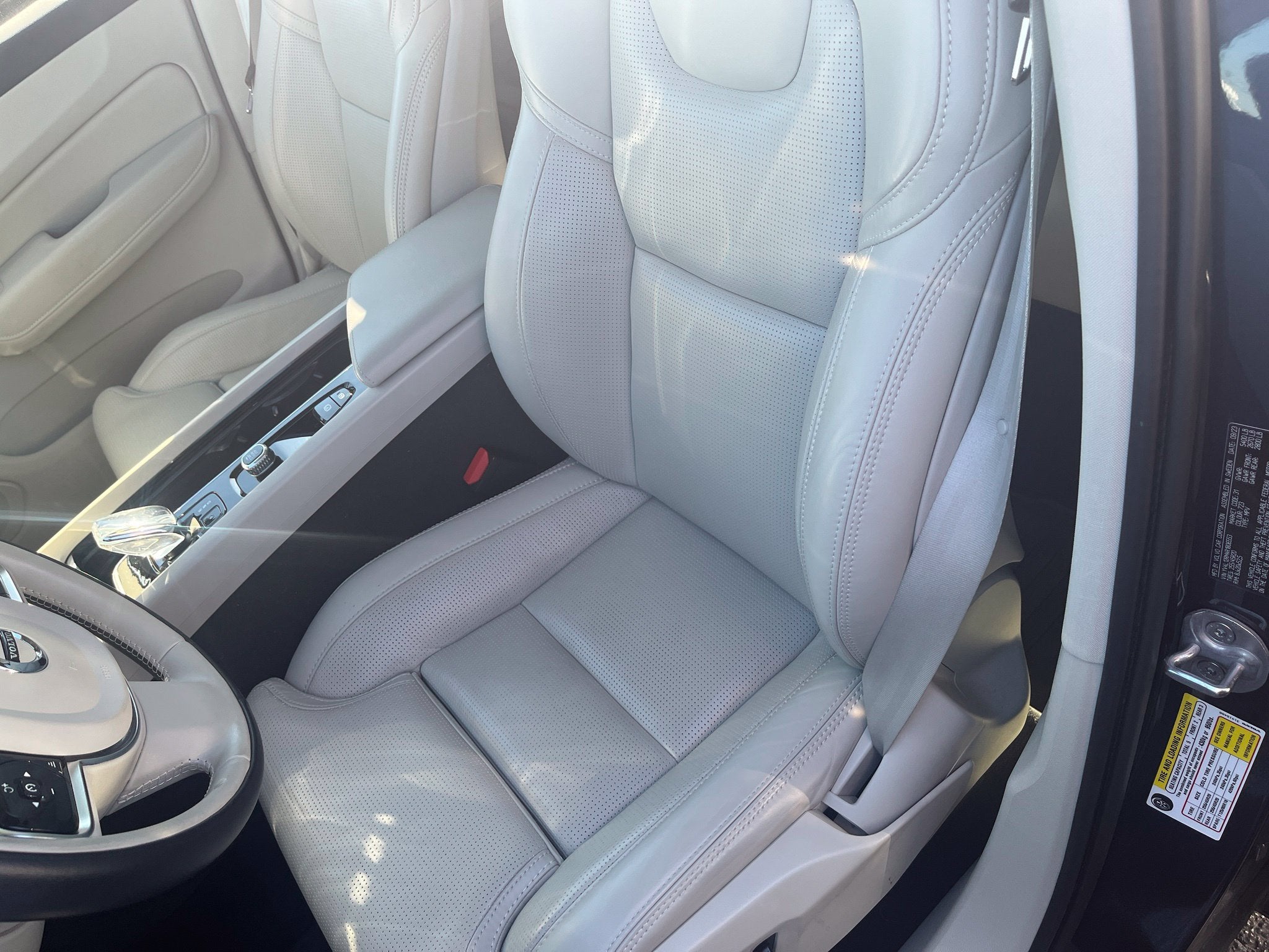 2024 Volvo XC60 B5 Ultimate Dark Theme
