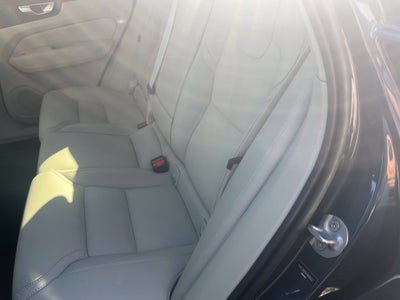2024 Volvo XC60 B5 Ultimate Dark Theme