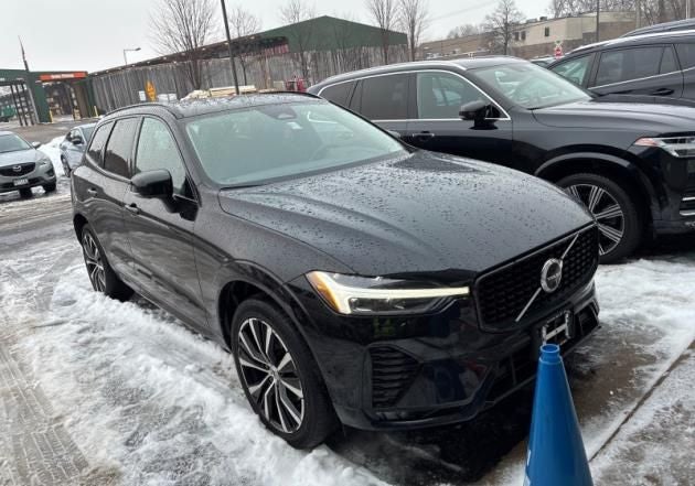 2023 Volvo XC60 B5 Plus Dark Theme