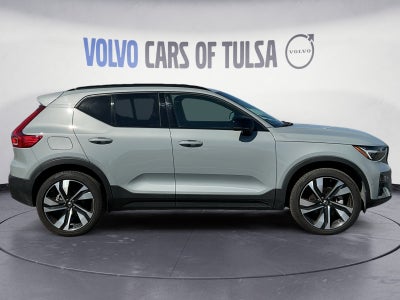 2025 Volvo XC40 B5 Plus Dark Theme