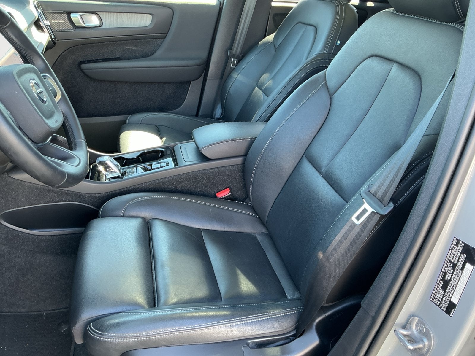 2025 Volvo XC40 B5 Plus Dark Theme