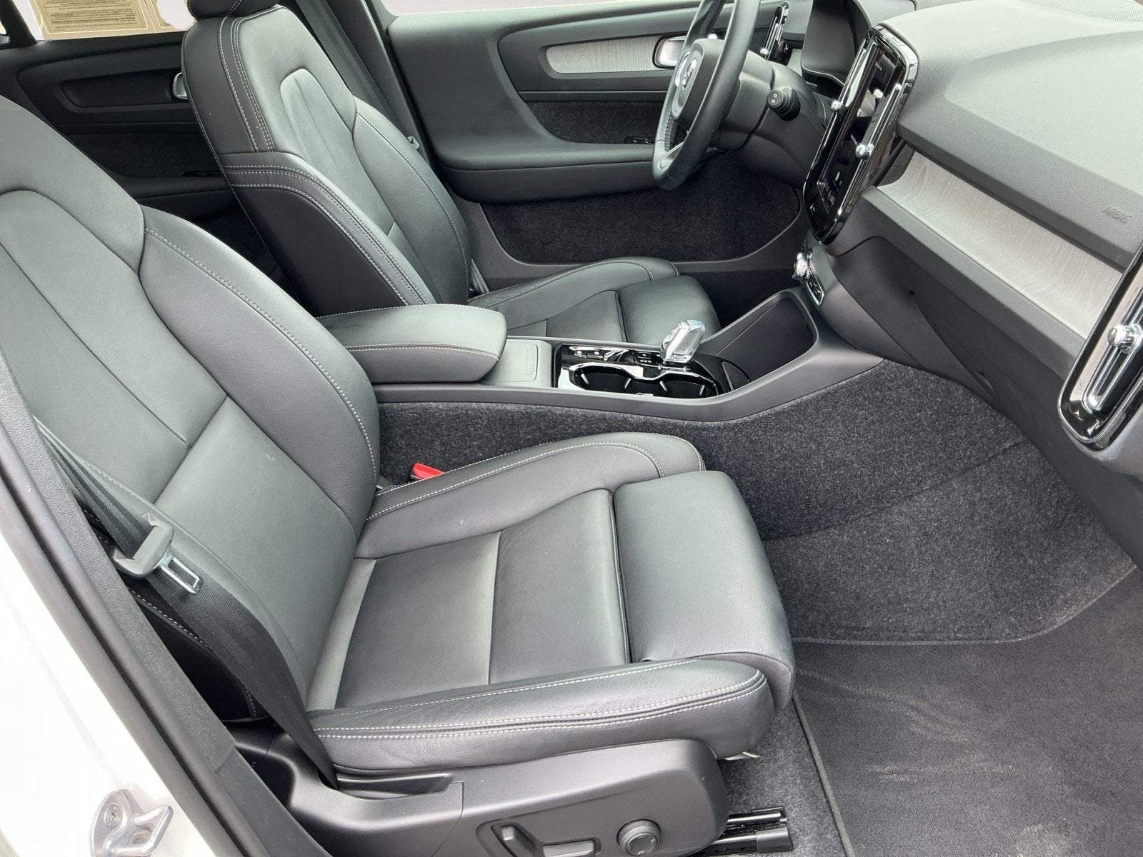 2026 Volvo XC40 B5 Plus