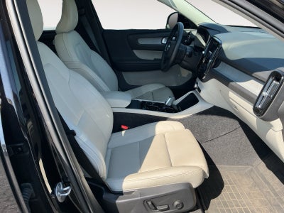2025 Volvo XC40 B5 Plus Bright Theme