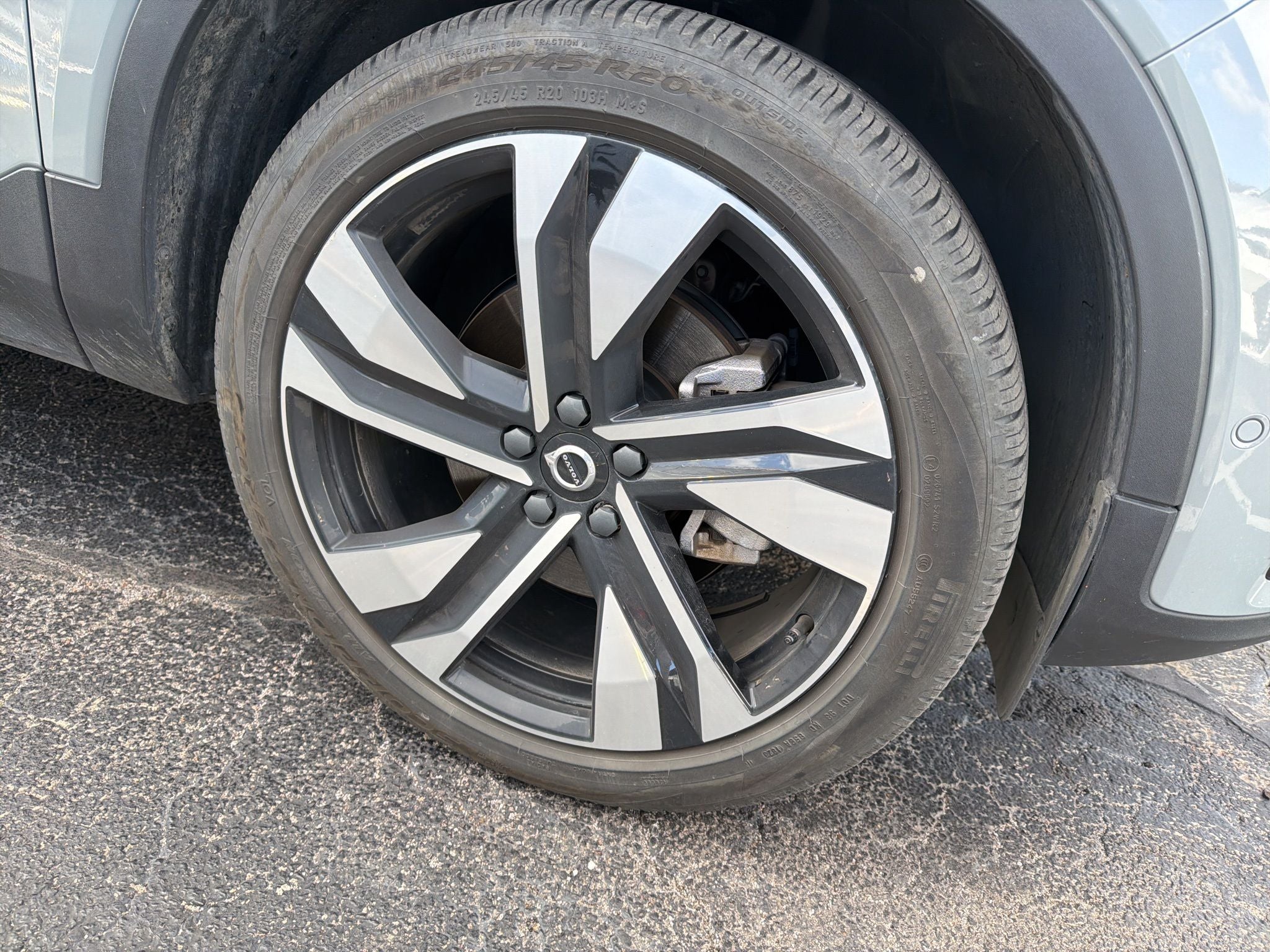 2024 Volvo XC40 Ultimate