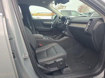 2025 Volvo XC40 B5 Core