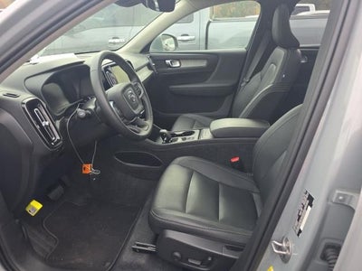 2025 Volvo XC40 B5 Core