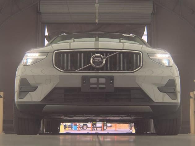 2025 Volvo XC40 B5 Core