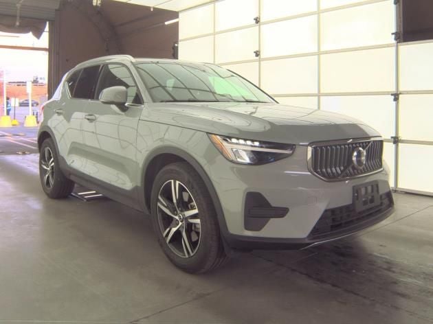 2025 Volvo XC40 B5 Core