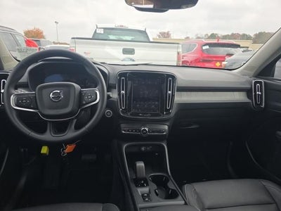 2025 Volvo XC40 B5 Core